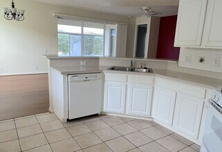 3233 Bellflower Way in Lakeland, FL - Building Photo - Building Photo