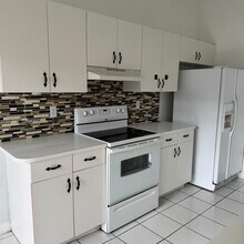 21215 NE 9th Ct in Miami Gardens, FL - Building Photo - Building Photo