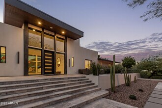 6636 N 48th St in Paradise Valley, AZ - Building Photo - Building Photo