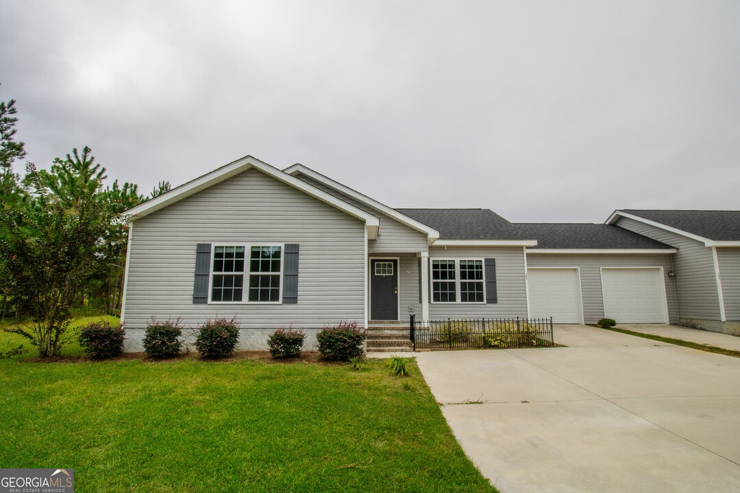 136 Bull Bay Dr in Statesboro, GA - Building Photo