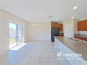 5124 Sable Chime Dr in Wimauma, FL - Building Photo - Building Photo