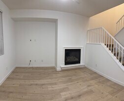 28063 Catherine Dr, Unit Catherine drive Condo in Santa Clarita, CA - Building Photo