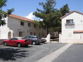 Casa Linda Apartments in Fontana, CA - Building Photo - Building Photo