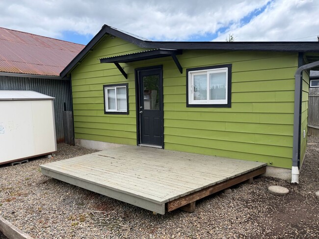 78160 OR-99 in Cottage Grove, OR - Building Photo - Building Photo