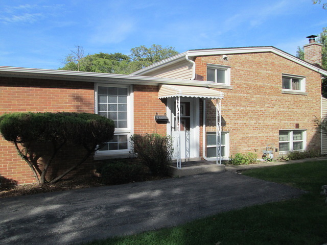 534 Hibbard Rd in Wilmette, IL - Building Photo