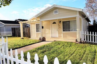 149 Cedar St in Roseville, CA - Building Photo - Building Photo