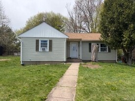 182 Rock Hill Dr in Rock Hill, NY - Building Photo