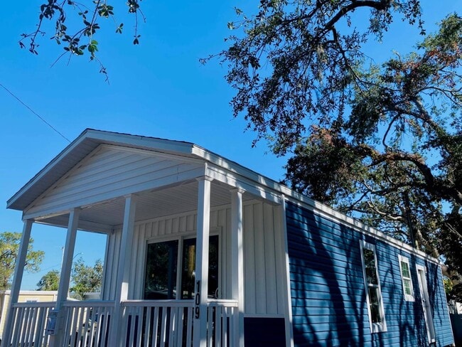 2320 Bee Ridge Rd in Sarasota, FL - Building Photo - Building Photo