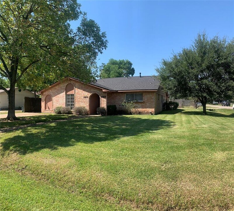 12602 Folklore Way in Stafford, TX - Building Photo