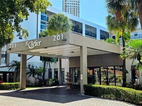 201 178th Dr, Unit 243 LE CARTIER in Sunny Isles Beach, FL - Building Photo - Building Photo