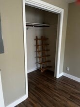 1540 SW Fairview Ave in Dallas, OR - Foto de edificio - Building Photo