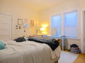 71 Hillside St in Boston, MA - Foto de edificio - Building Photo