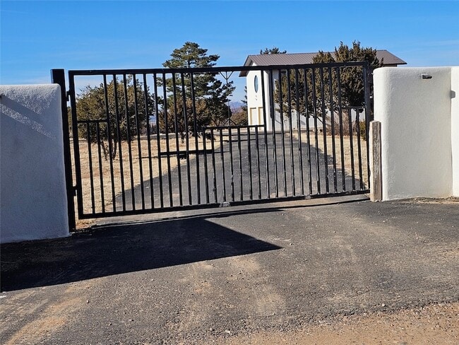 property at 6 Ocaso Dr