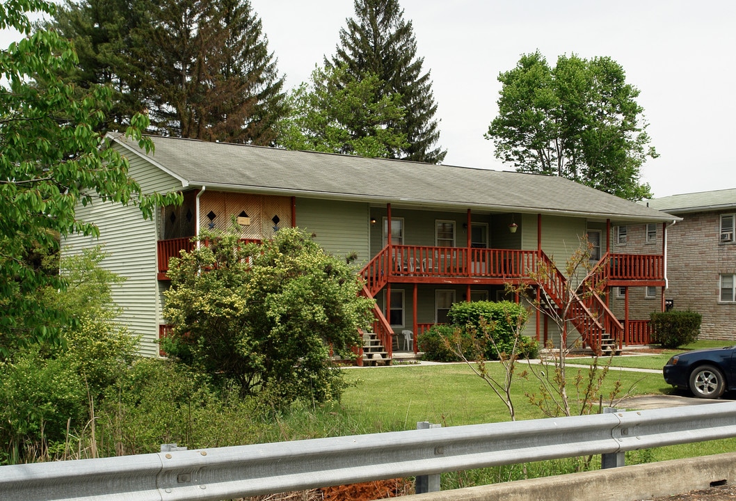 518 Oakvale Rd in Princeton, WV - Foto de edificio