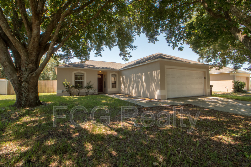 211 Cross Creek Rd in Davenport, FL - Foto de edificio