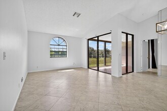 5475 Verona Dr in Boynton Beach, FL - Building Photo - Building Photo
