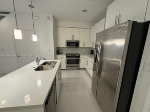 2641 NE 212th Terrace in Miami, FL - Building Photo - Building Photo