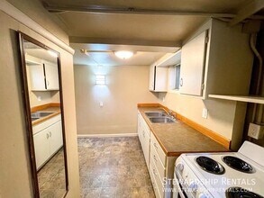 2266 Alder St-Unit -C in Eugene, OR - Building Photo - Building Photo