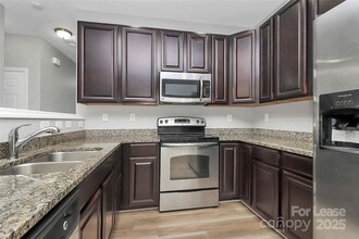 14051 Singleleaf Lane in Charlotte, NC - Foto de edificio - Building Photo