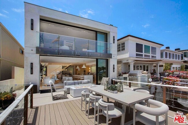 property at 642 Via Lido Nord