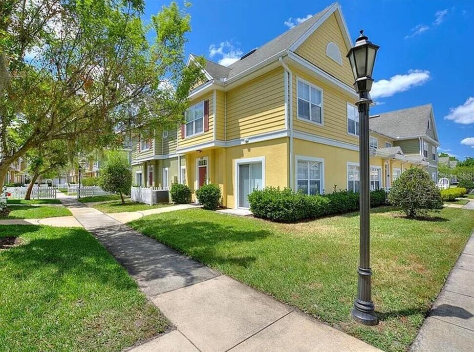 4562 Yellowgold Rd E in Kissimmee, FL - Building Photo