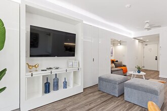 12607 Larchmere Blvd in Cleveland, OH - Building Photo - Building Photo