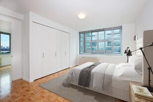 4705 Center Blvd in Queens, NY - Building Photo