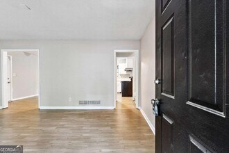 5786 Deerfield Trail in College Park, GA - Building Photo - Building Photo