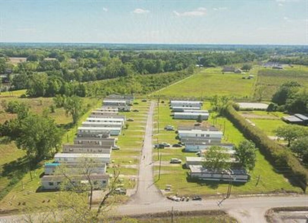 1118 Melvin Dupuis Rd in Breaux Bridge, LA - Building Photo