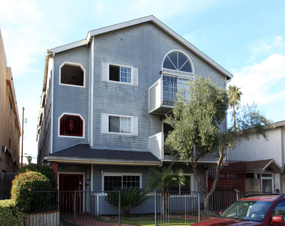 1069 Raymond Ave in Long Beach, CA - Building Photo