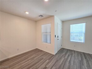9459 Calm Strm Ave in Las Vegas, NV - Building Photo - Building Photo