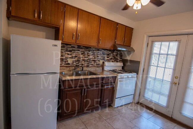 property at 403 W 9th St