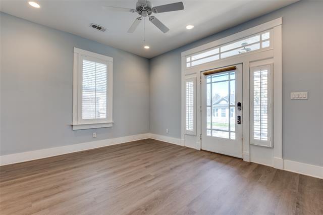 832 Melba St in Dallas, TX - Building Photo