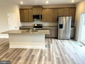 7616 Johnnycake Rd in Woodlawn, MD - Building Photo - Building Photo