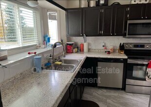 627 N Klevin St in Anchorage, AK - Building Photo - Building Photo