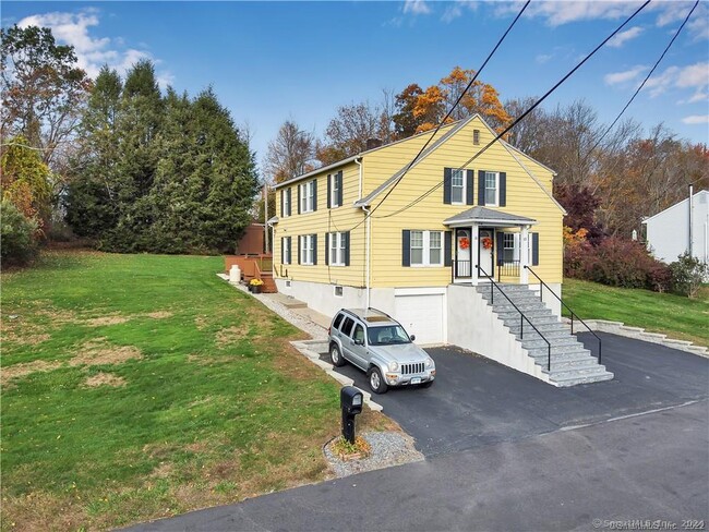 61 Blackman Rd in Waterbury, CT - Building Photo - Building Photo