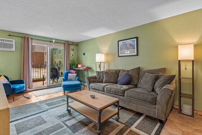 333 8th St SE, Unit 120 in Minneapolis, MN - Building Photo - Building Photo