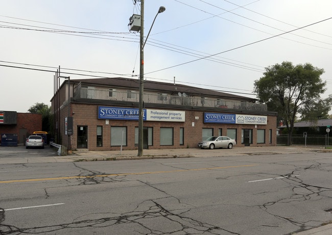 425 Melvin Ave in Hamilton, ON - Building Photo - Building Photo