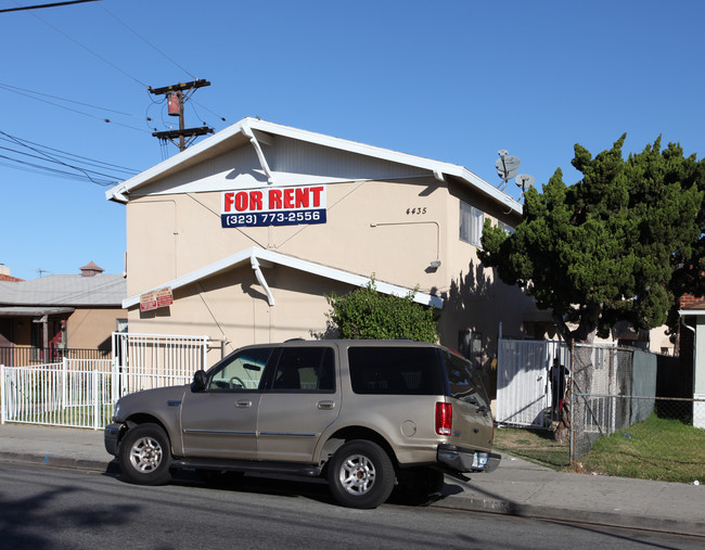 Clara Apartments in Cudahy, CA - Foto de edificio - Building Photo