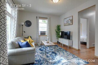 912 E 25th St in Minneapolis, MN - Foto de edificio - Building Photo