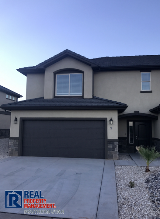 3842 Tuscany Drive in Santa Clara, UT - Building Photo