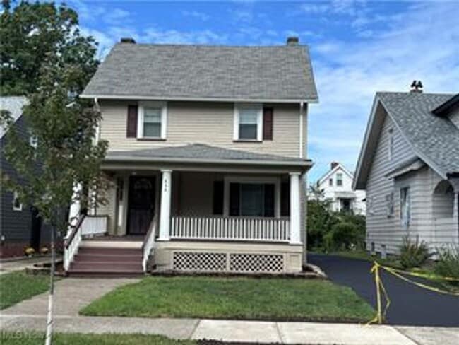property at 915 Nela View Rd
