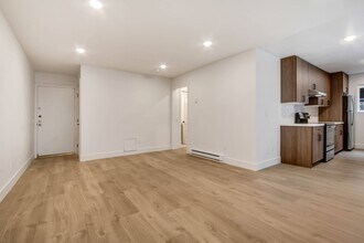930 N Martel in Los Angeles, CA - Building Photo - Interior Photo