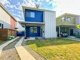 68 Meadow Lea Dr in Houston, TX - Building Photo