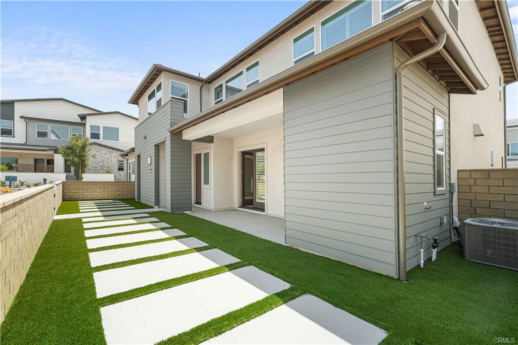 240 Sora in Irvine, CA - Building Photo