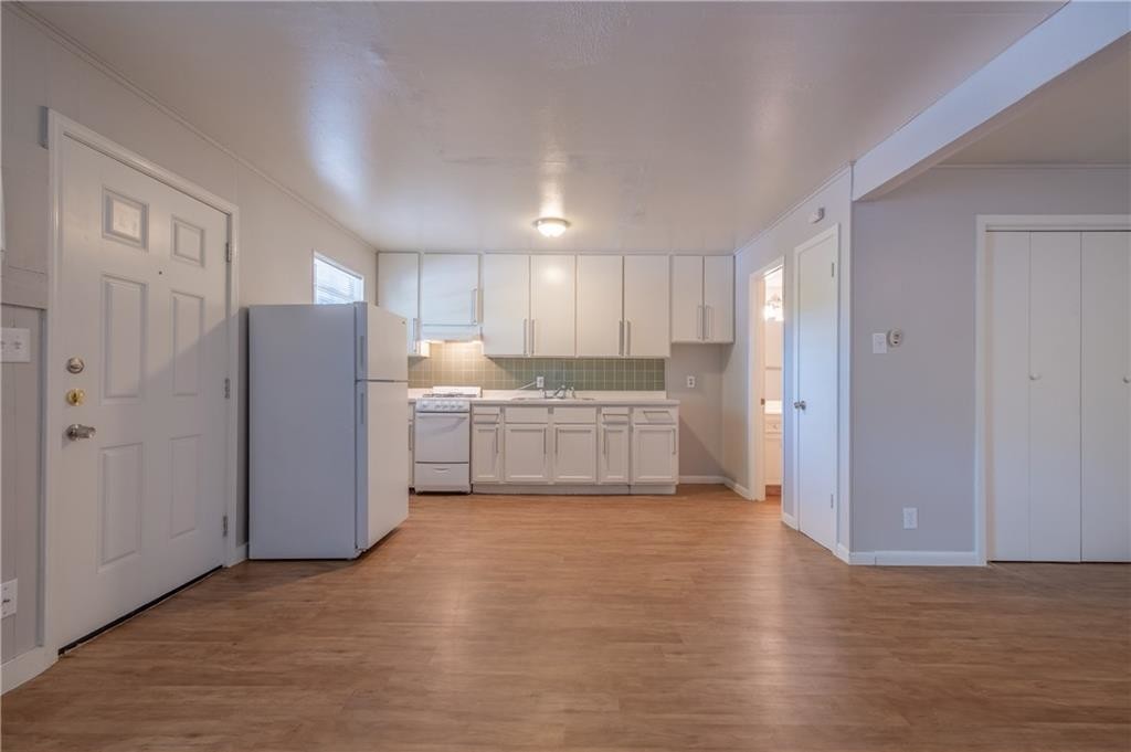 901 Springdale Rd-Unit -106 in Austin, TX - Building Photo
