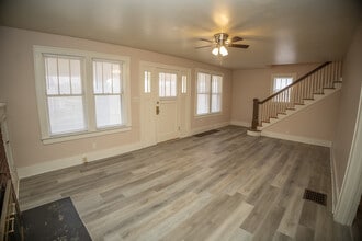 927 E Dunklin St in Jefferson City, MO - Building Photo - Building Photo