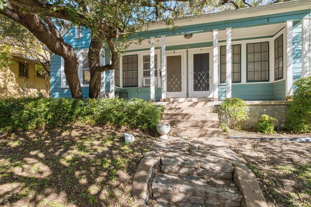 202 E 31st St in Austin, TX - Building Photo