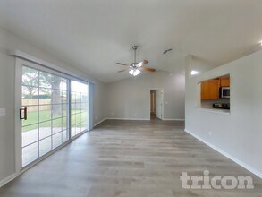 8256 Creek Hollow Ct in Jacksonville, FL - Building Photo - Building Photo