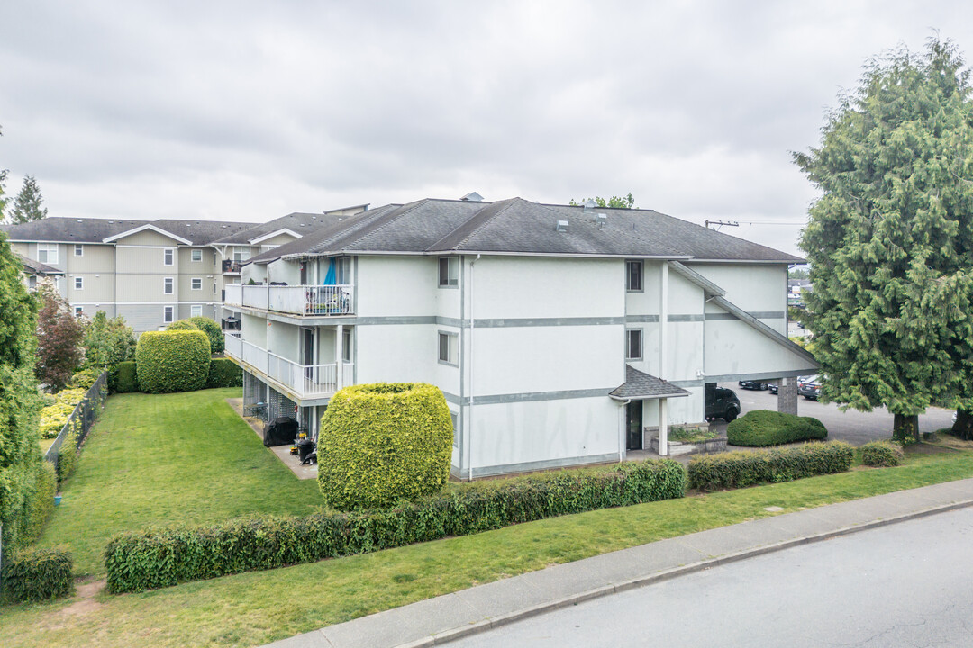 33225 Old Yale Rd in Abbotsford, BC - Building Photo